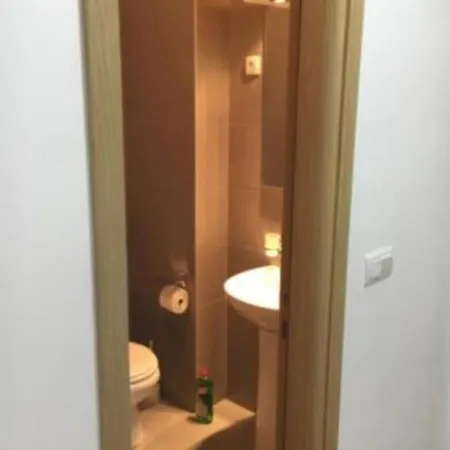 Andrej דירה *